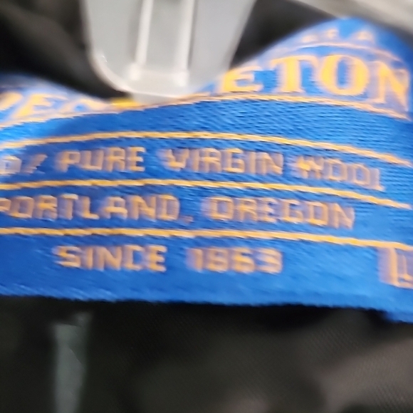 Pendleton Shirt Mens Plaid Size L but runs small Fits M Cut Off Sleeve - Picture 9 of 16